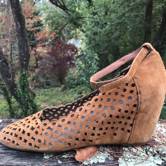 Jeffrey Campbell Brown Wedge Kisses Heels - Picture 3 of 11